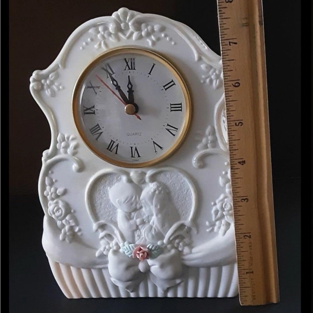 VINTAGE Precious Moments Mantle QUARTZ Clock Works Great 1995 Wedding COUPLES - Picture 2 of 7